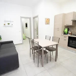 Casa Vacanza Serafino Aeroporto di Catania Fontana Rossa