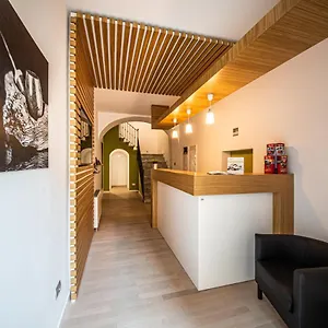 The Uncle's House קטאניה